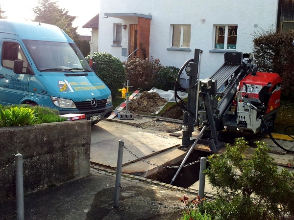 Spülbohranlage TERRA-JET Gasleitung, HDD machine directly on the road, © TERRA AG, Reiden, Switzerland