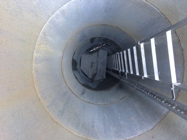 provisorischer Boden im Schacht, temporary wooden floor in manhole © TERRA AG, Reiden, Switzerland