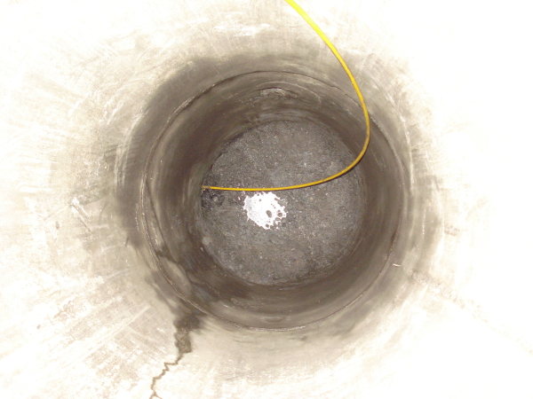 Einzugsrute in Altleitung, pulling rod in old pipe © TERRA AG, Reiden, Switzerland