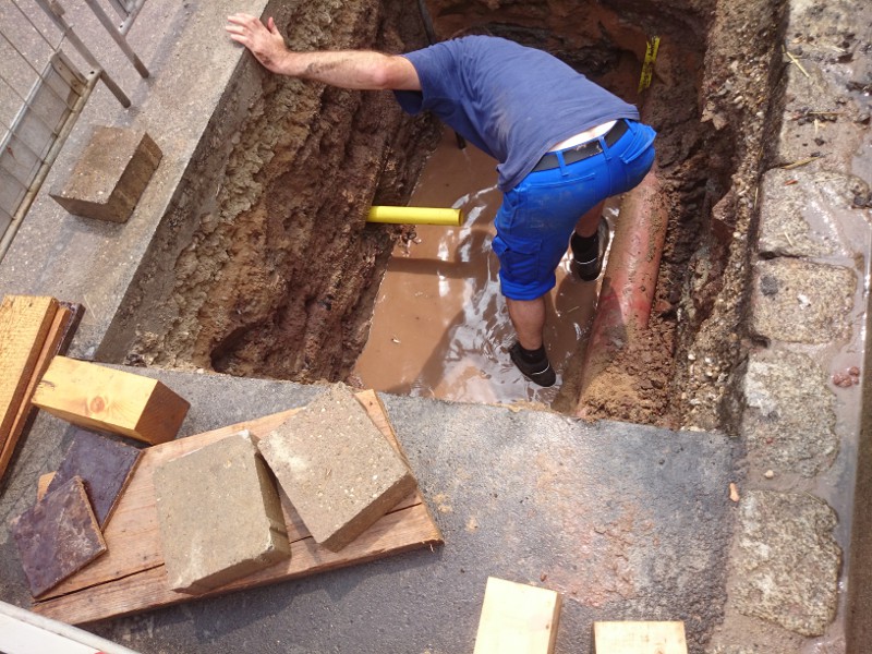Das Neurohr ist verlegt, the new pipe has been pulled in © TERRA AG, Reiden, Switzerland