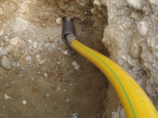 neues Schutzmantelrohr 63mm, new HDPE pipe 63mm © TERRA AG, Reiden, Switzerland