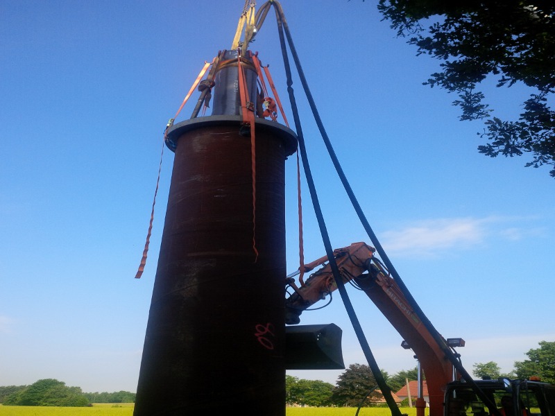 Stahlrohr verbunden mit Ramme, steel pipe connected with ram© TERRA AG, Reiden, Switzerland
