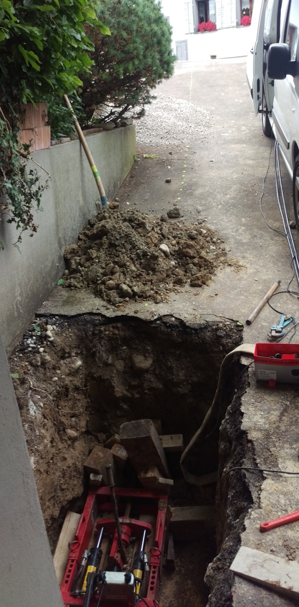Broken fresh water house connection - 