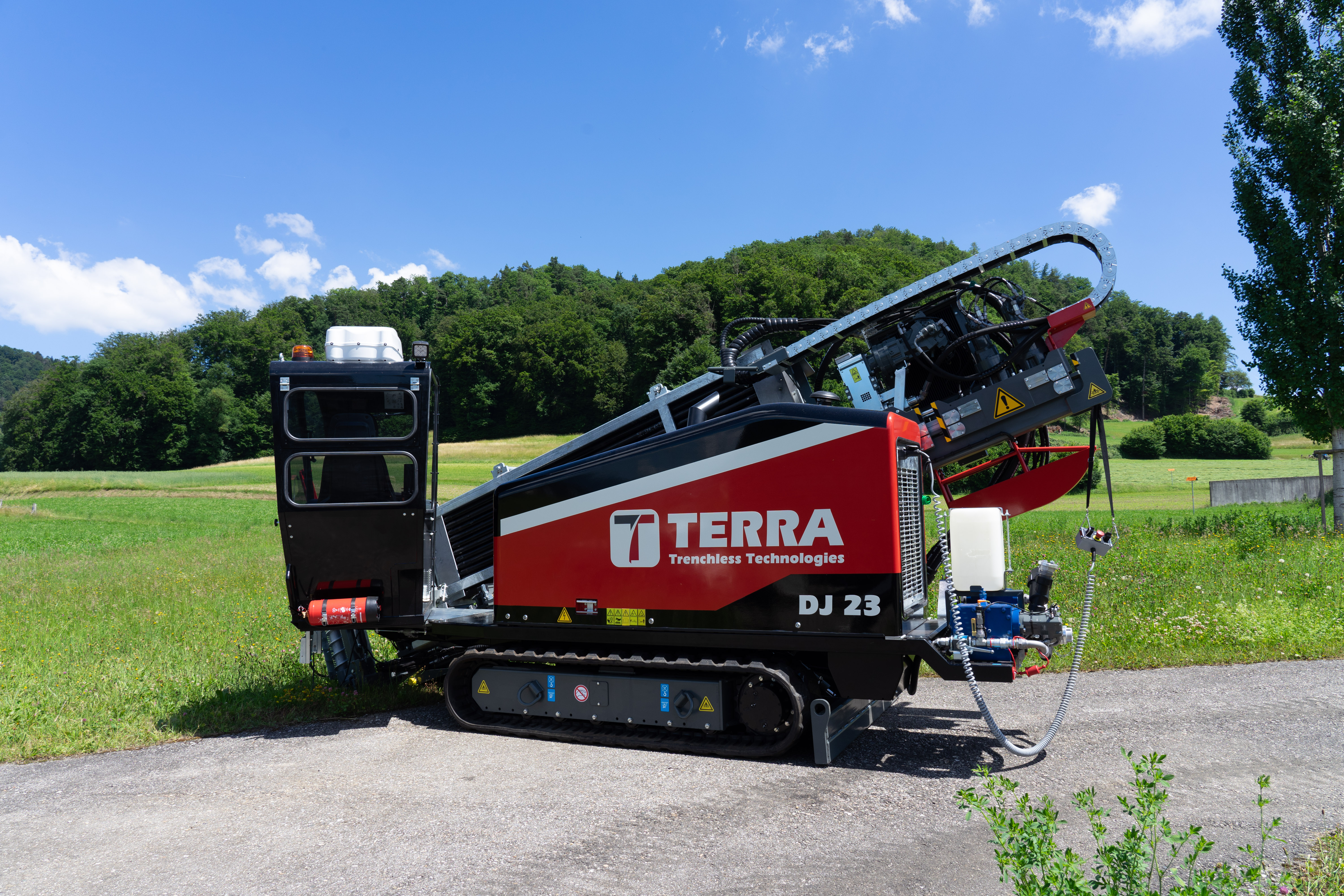 Hydraulically rotatable cabin