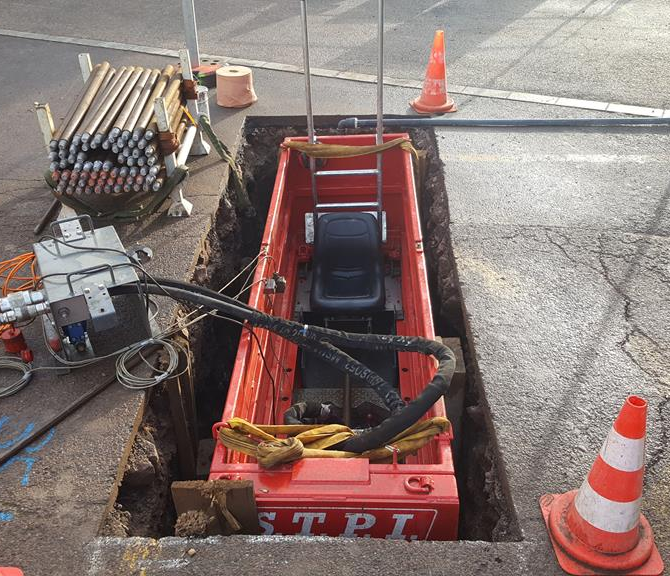 Dismountable trench box
