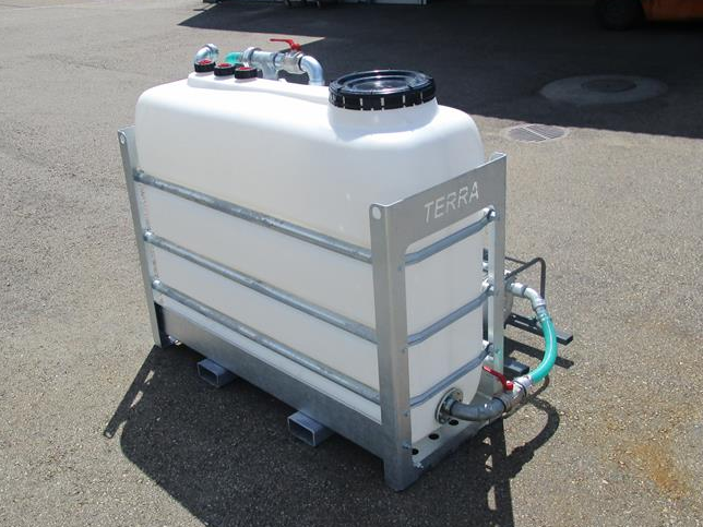 2000 ltr (550 gal)  or 2x2000 ltr (2x550 gal) tank with bottom flushing