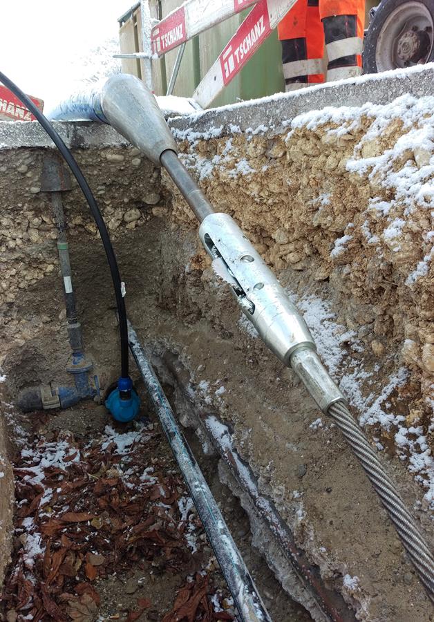 Pipe replacement with roller cutters